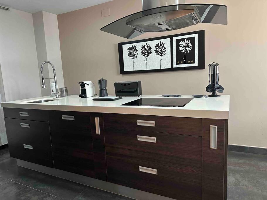 Modern 5-bedroom With Pool Montequinto