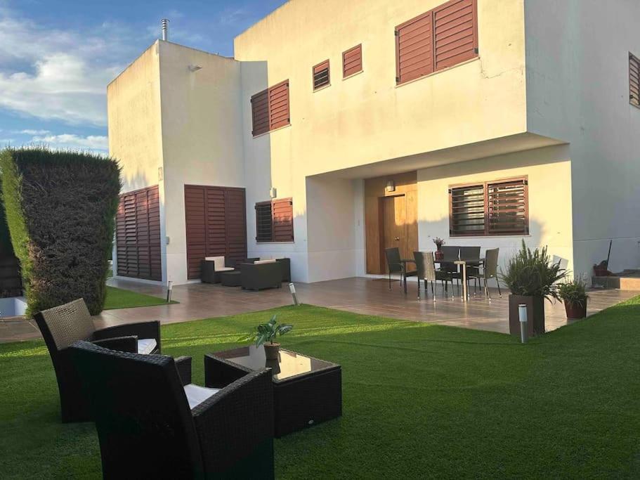 Villa Modern 5-bedroom With Pool