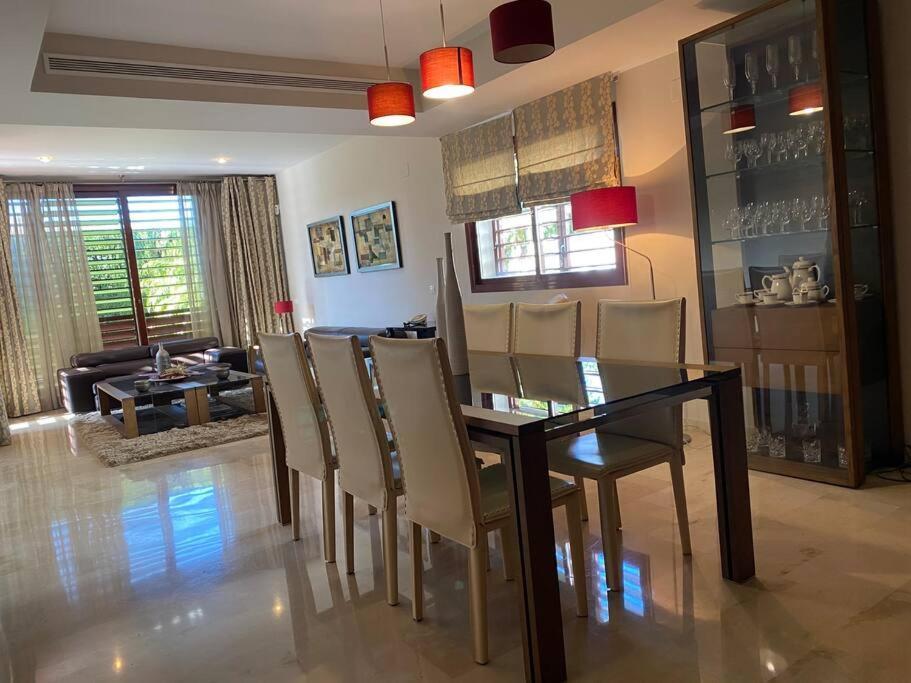 Modern 5-bedroom With Pool Villa *