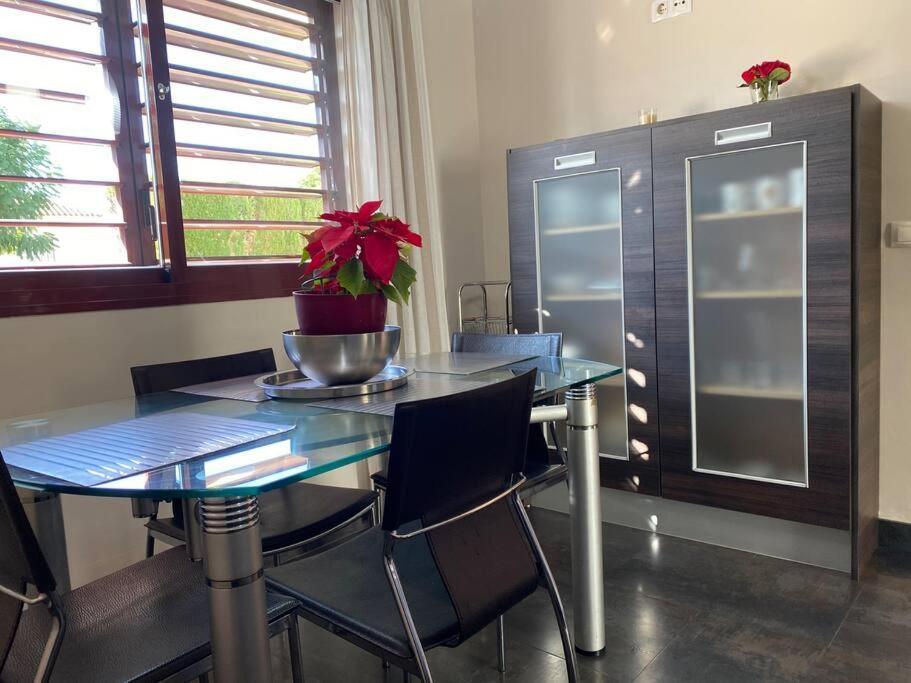 Modern 5-bedroom With Pool Montequinto
